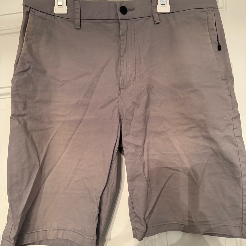 Old Navy Men's Light Gray Flat Front Shorts